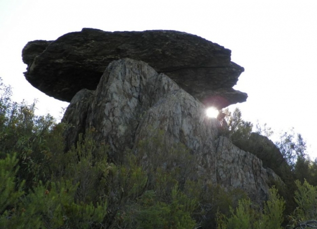  Felsen mit der Sonne im Rücken 